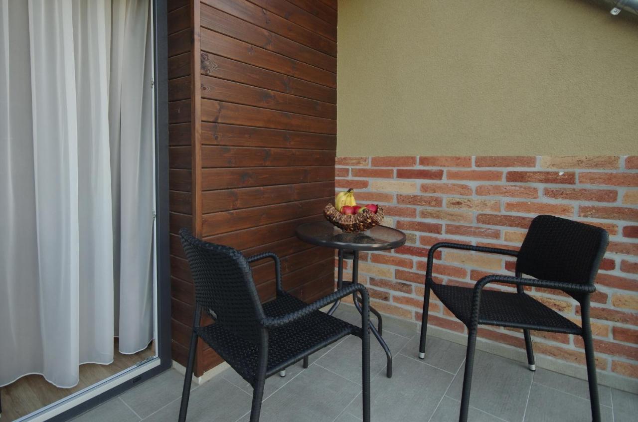 Almasy Apartmanhaz Дьюла Экстерьер фото